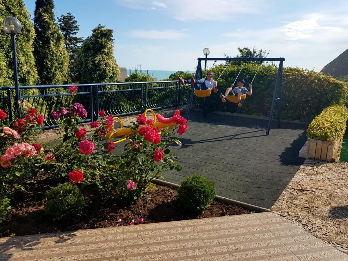 Family Hotel Venera Cavarna Exterior foto
