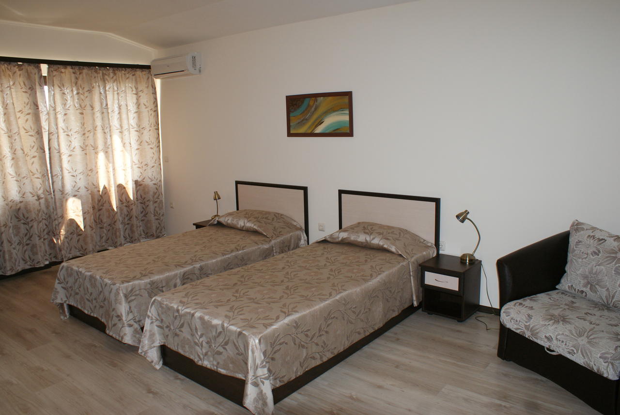 Family Hotel Venera Cavarna Exterior foto
