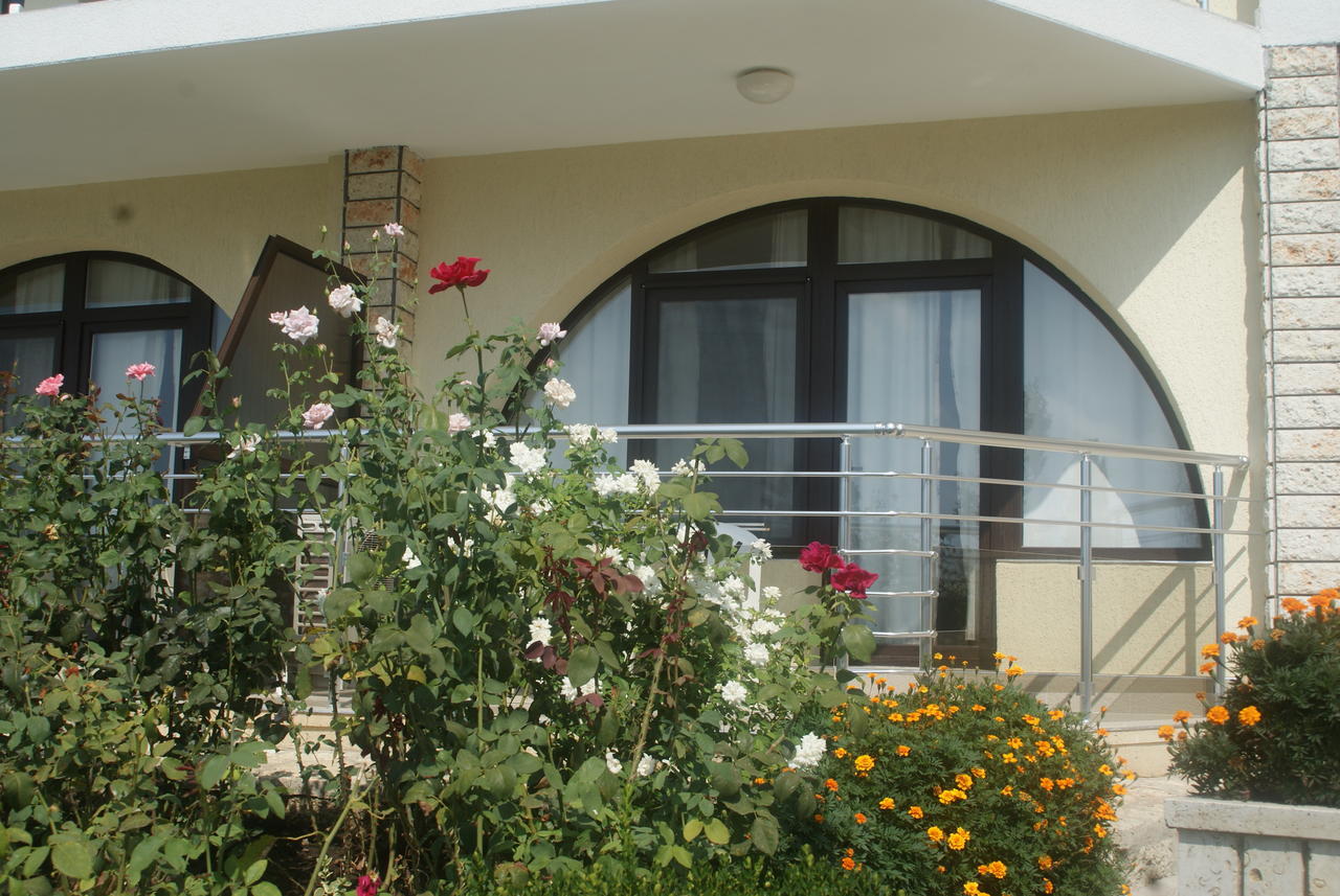 Family Hotel Venera Cavarna Exterior foto